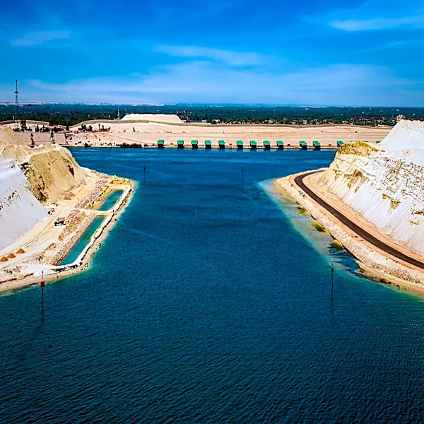 Mexico Proposes 'Dry Canal' Land Corridor as Alternative to Troubled Global Waterways