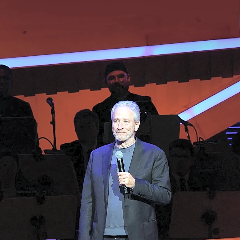 Paramount Seeks to Extend Jon Stewart's 'Daily Show' Contract Beyond 2026 Amidst Late-Night Landscape Changes