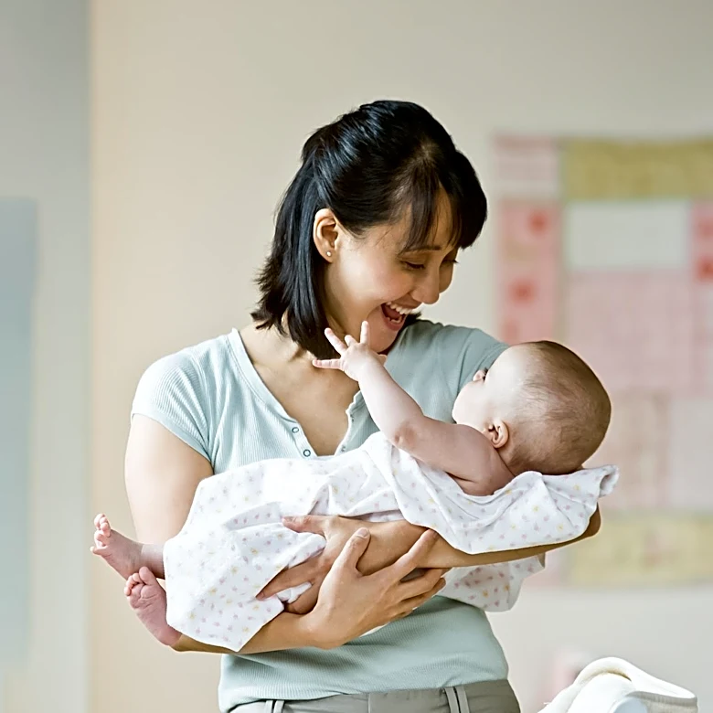 Average Age of First-Time Mothers in U.S. Rises to Over 27, Reflecting Broader Societal Trends