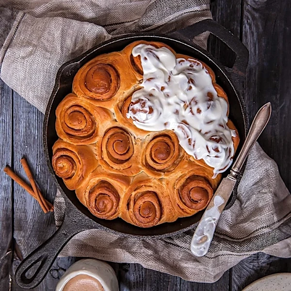 Mama Llama Bakery's Viral Cinnamon Rolls to be Sold at Café Lola Following Home Business Shutdown
