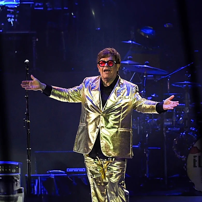Elton John's 1976 Madison Square Garden Residency Receives Mixed Critical Reception