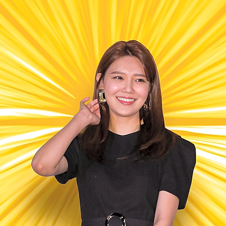 Bella.tw Showcases Sooyoung's 15 Age-Reducing Outfits for 30+ Women