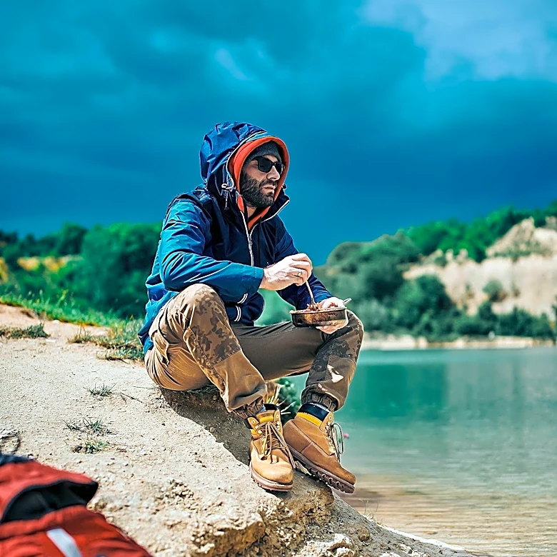 Outdoor Enthusiasts Advised on Versatile Gear for Fall Expeditions