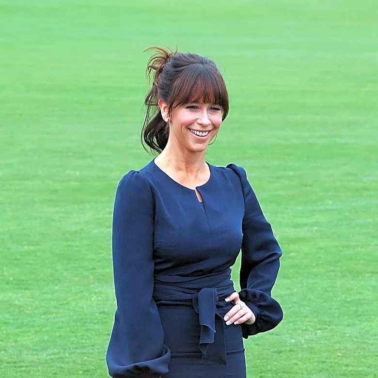 Jennifer Love Hewitt Teases Return to Music with Viral TikTok Cover