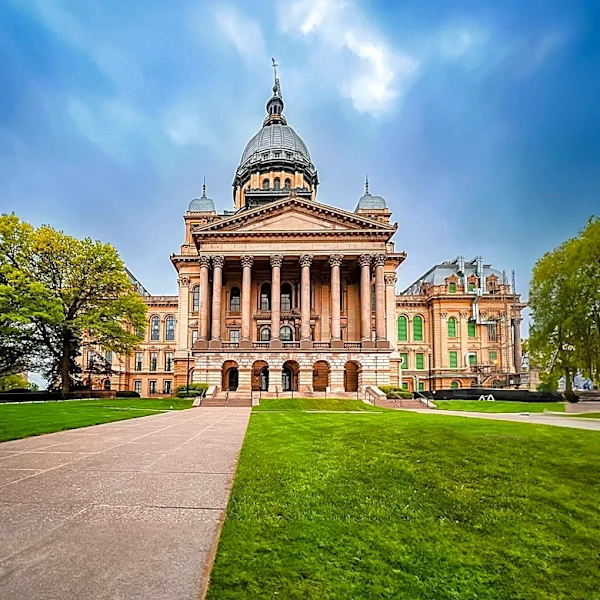 Illinois Regulators Propose Allowing Licensed Cannabis Producers to Grow Outdoors