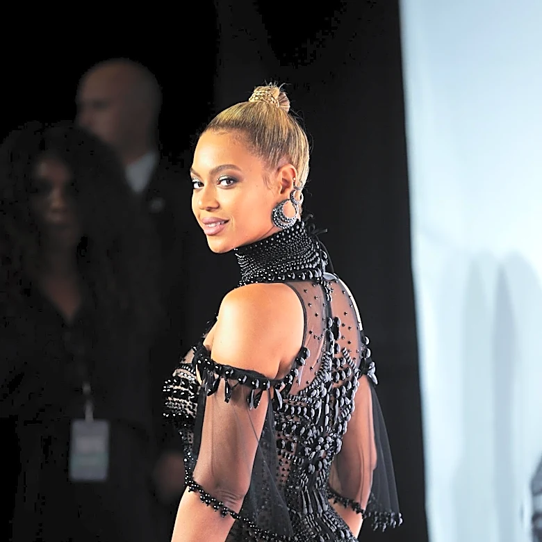 Ariana Madix Adopts Beyoncé's 'Sasha Fierce' Persona for Signature Walk