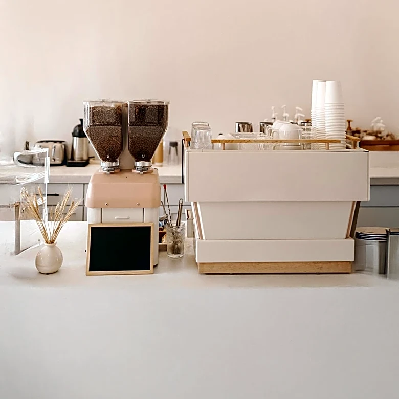 Blank Street Coffee Chain Opens First Los Angeles Location Amidst Mixed Local Reactions