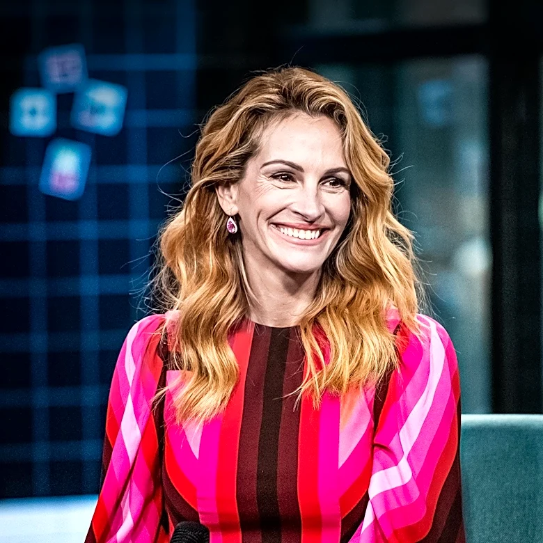 Julia Roberts' Capri Pants Style Gains Traction, Available on Amazon