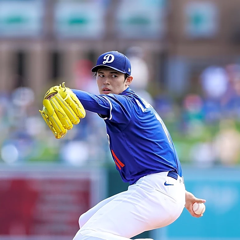 Los Angeles Dodgers' Shohei Ohtani Nears Pitching Return Following Knee Soreness