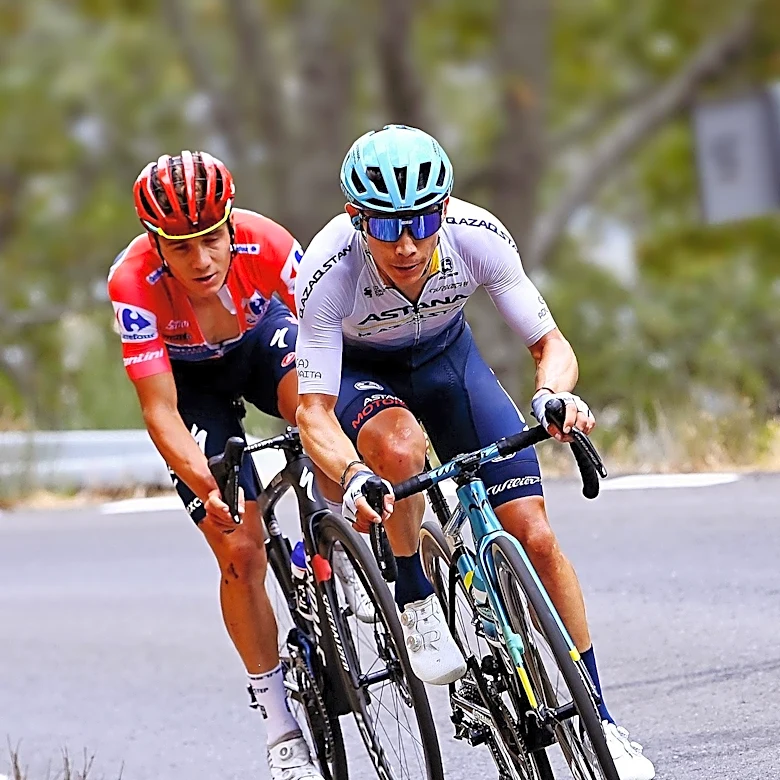 Matthew Brennan Secures First Grand Tour Stage Victory at Vuelta a España Stage 2