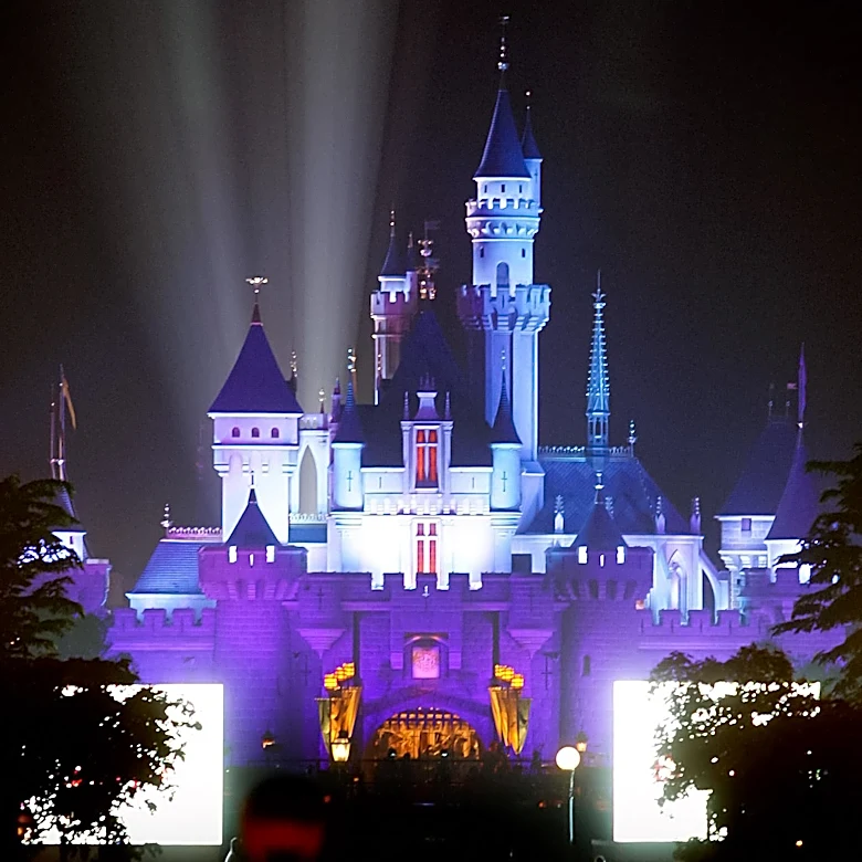 Disneyland's Fantasmic! Nighttime Spectacular Plagued by Technical Issues and Missing Elements