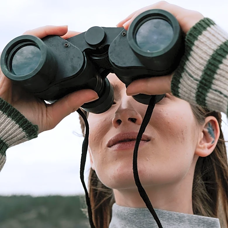 Gen Z Embraces Birding as Analog Hobby, Driven by Community and Mentorship