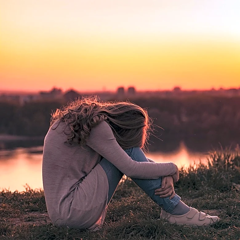 Rise of 'Loneliness Influencers' Sparks Debate on Solitude and Mental Health