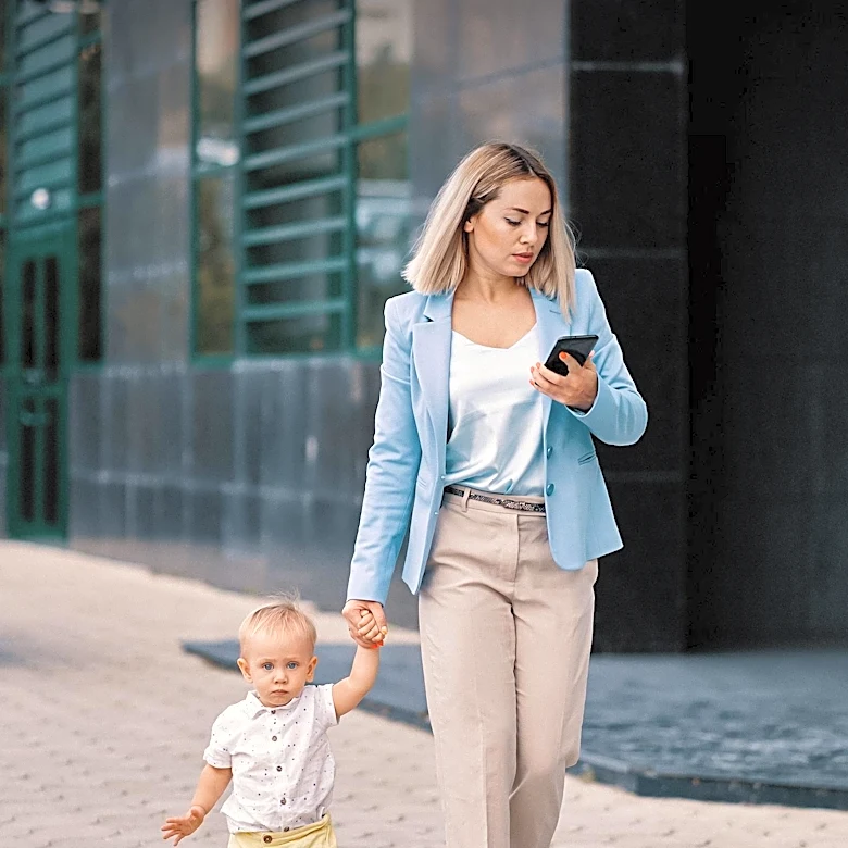 Parental Smartphone Use Linked to Slower Vocabulary Growth in Children, Norwegian Study Finds