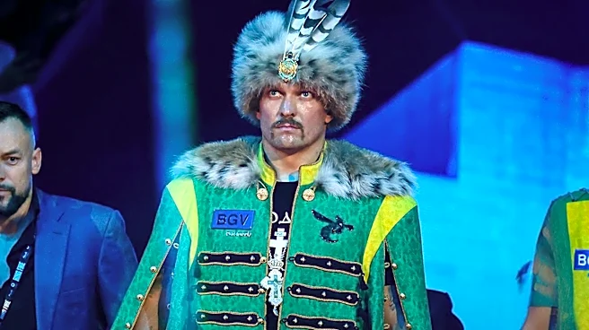 Oleksandr Usyk Congratulates Oleksandr Khyzhniak on First Professional Title Win
