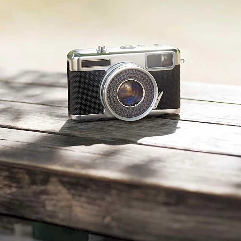 Polaroid SX-70 Camera's Design and Engineering Legacy Explored