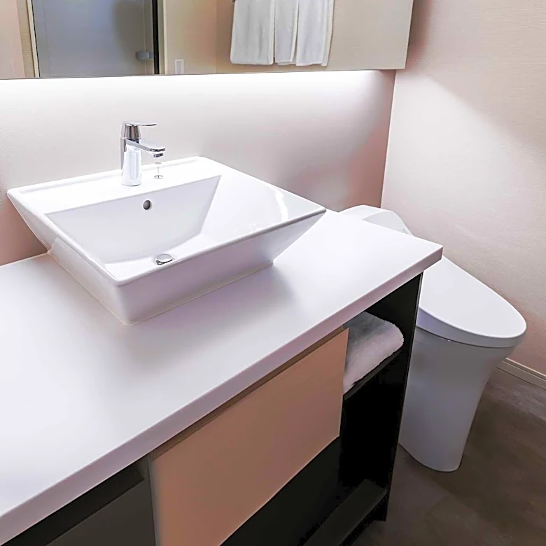 Minimalism in Commercial Restroom Design Prioritizes Hygiene and User Experience