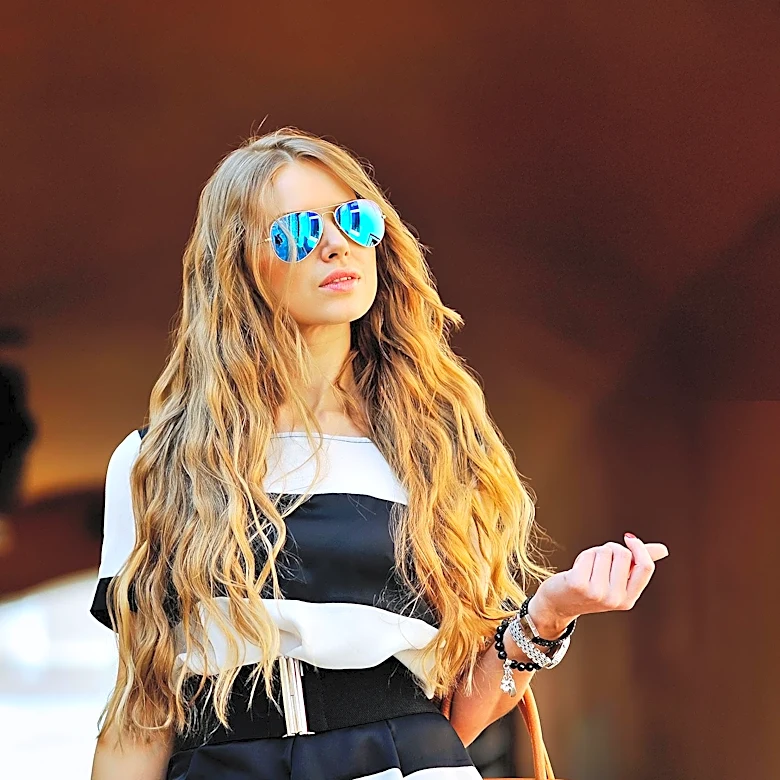 Sienna Miller Showcases Retro Aviator Sunglasses, Highlighting 1970s Boho-Chic Trend