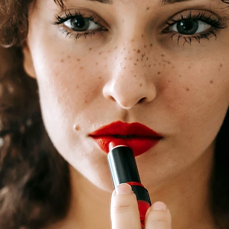 French-Girl Beauty Trend Emphasizes Soft-Focus Makeup and Natural Imperfections