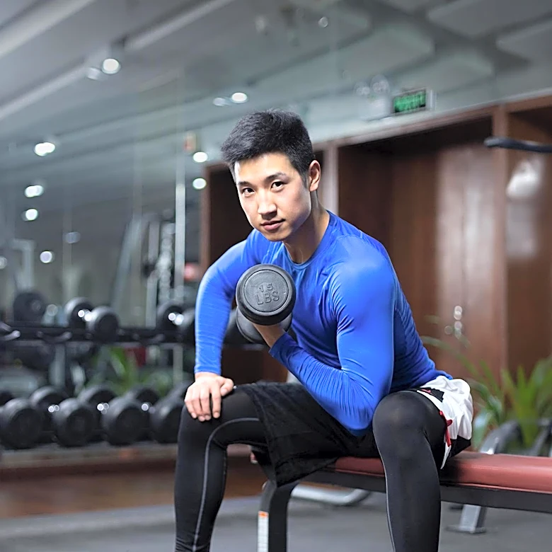 Running Compression Shirts Offer Stability and Reduced Fabric Movement Compared to Regular Shirts