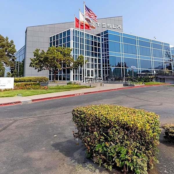 U.S. and Japan Discuss $13 Billion Display Factory to Counter Chinese Dominance