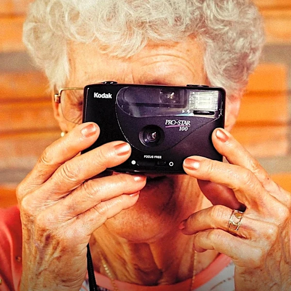 Social Media Use Enhances Life Satisfaction for Elderly Migrants Through Social Connection and Place Attachment