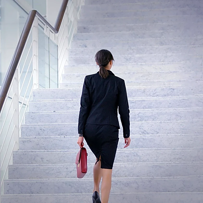 LinkedIn Users Face Pressure to Post for Career Advancement Amidst Rise of AI-Generated Content