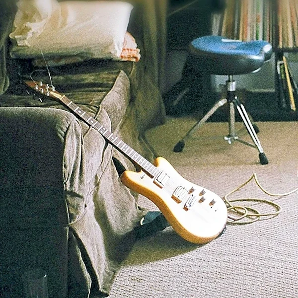 Stripped-Down Grunge Songs Maintain Emotional Intensity Without Heavy Instrumentation