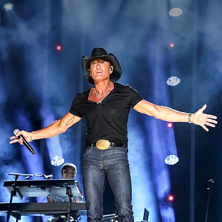 Tim McGraw Recovers from Stage Fall During Cincinnati Concert