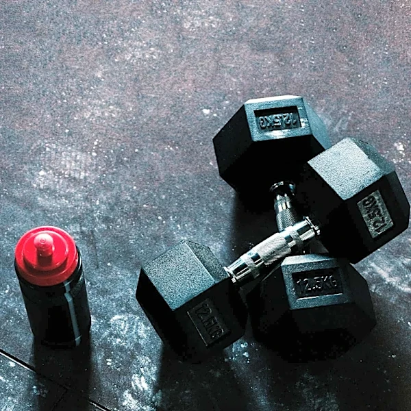 Dr. Brad Schoenfeld Advocates for 30-Minute Dumbbell Workouts for Comprehensive Health Benefits