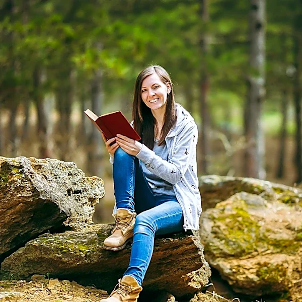 Arkansas Governor Sarah Huckabee Sanders Launches Outdoor Essay Contest for Youth