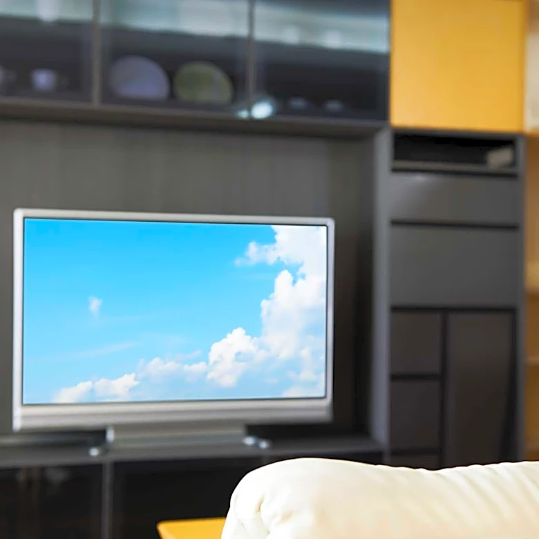 Optimal TV Sizing for U.S. Living Rooms Emphasizes Viewing Distance and Room Layout