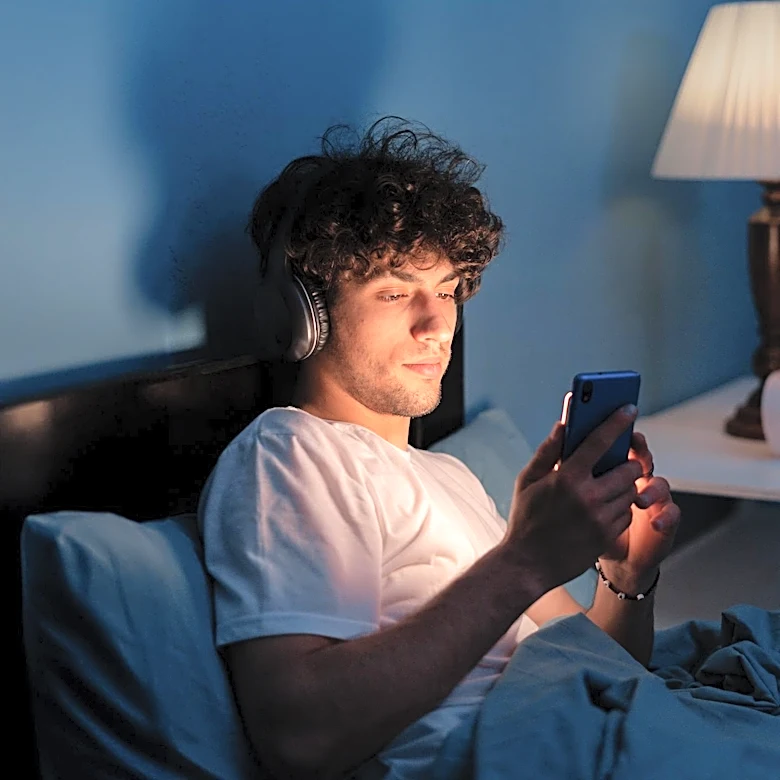 Screen Time Before Bed Adversely Affects Sleep Quality, Experts Advise Limiting Exposure