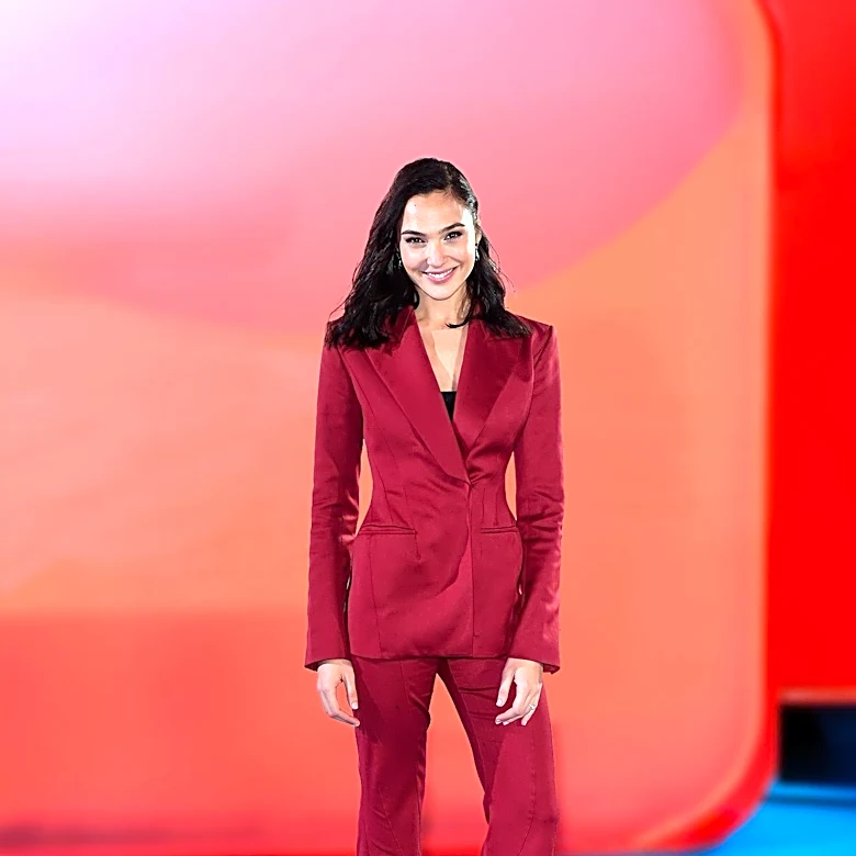 Gal Gadot Criticizes James Gunn's Handling of DC Universe Actor Transitions