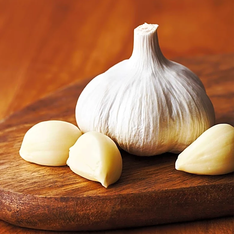 Garlic Gains Popularity as a 'Biohack' for Health and Longevity, Despite Mixed Scientific Evidence