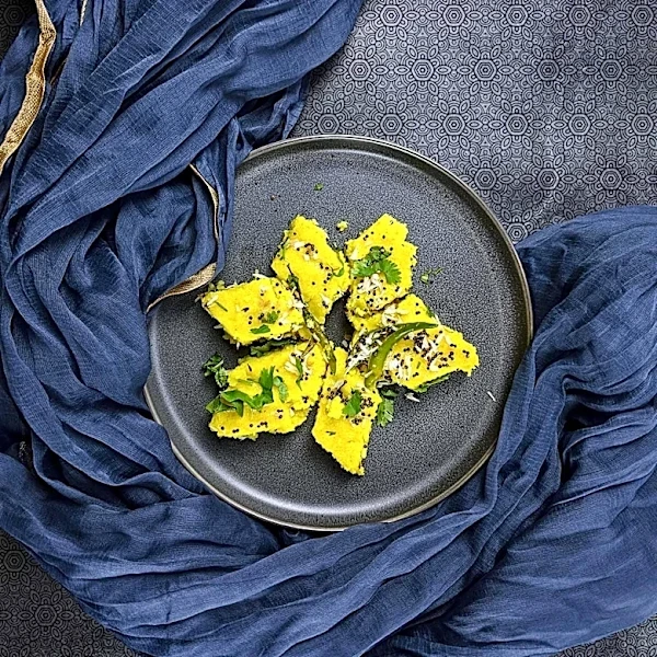 Water Caltrop Pods, an Aquatic Delicacy, Require Cooking Due to Raw Toxicity