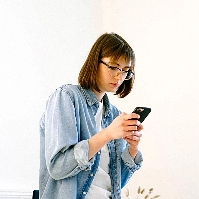 Digital Detox Trend Emerges as Short-Term Solution to Digital Overuse