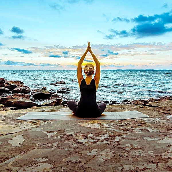 Digital Detox and Yoga Practices Enhance Mental Well-being and Reduce Anxiety