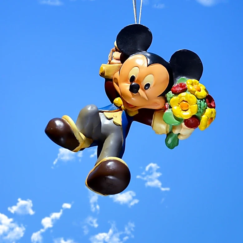 Mickey Mouse Ring with Daisies Spotted at Walt Disney World's Magic Kingdom