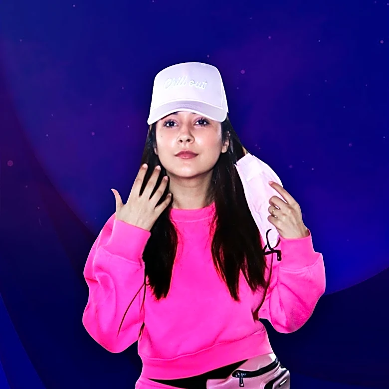 Y2K Streetwear Jogging Suit Gains Popularity for Lounge and Sport