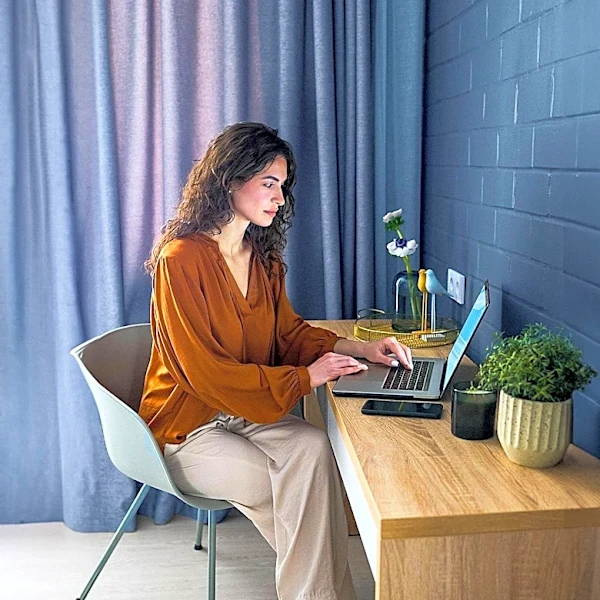 Hybrid Work Redefines 'Presenteeism' as Employees Work While Unwell from Varied Locations