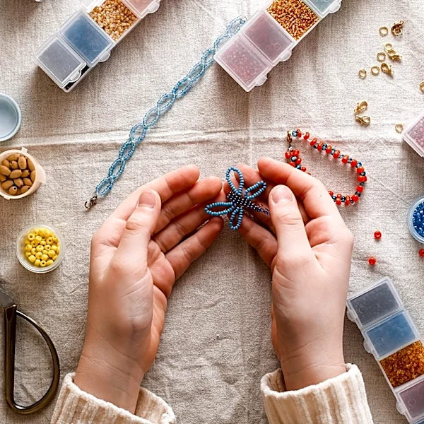 Crackle Beads: Manufacturing Process and Jewelry Applications Detailed
