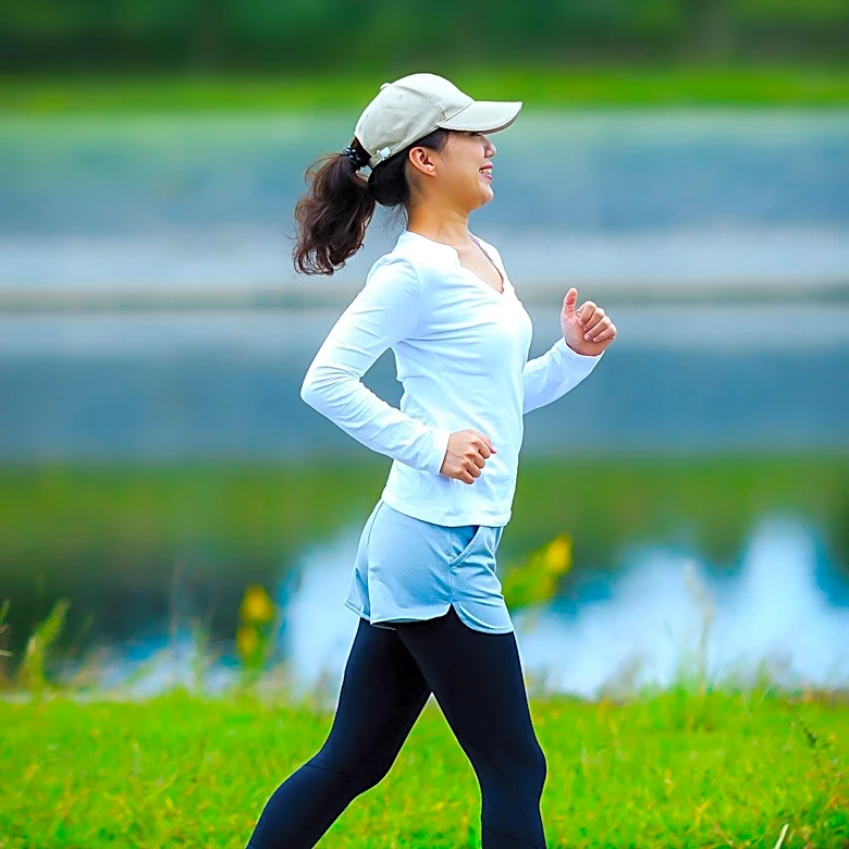Japanese Walking Method Offers Cardiovascular Benefits and Muscle Engagement