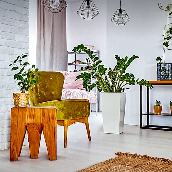 Modern Homes Embrace Statement Lighting with Wooden Pendants and Chandeliers
