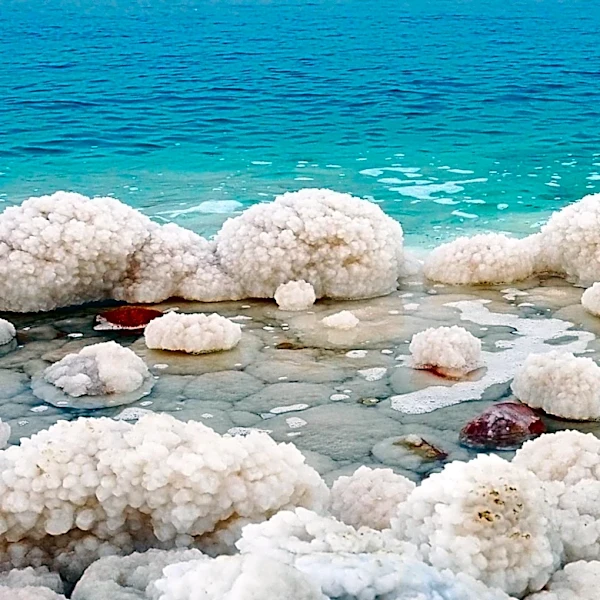 Dead Sea Salt Crystals Pose Discomfort for Visitors, Require Prompt Rinsing