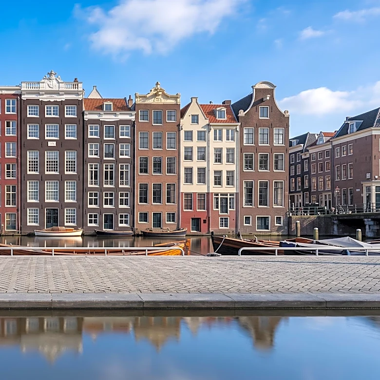 Amsterdam Travel: Private Guides Offer Flexibility Over Group Tours for Personalized Experiences
