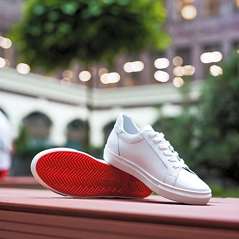 adidas Stan Smith Re-released with Cracked-Leather Design, Maintaining Timeless Appeal