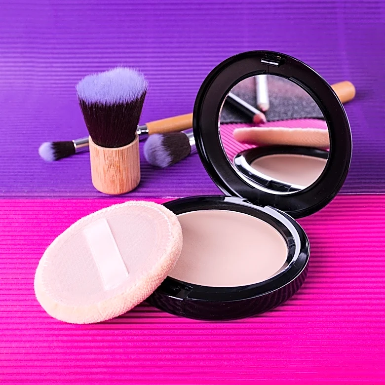 UV Compact Mirrors Enhance Daily Sunscreen Application and Skin Awareness