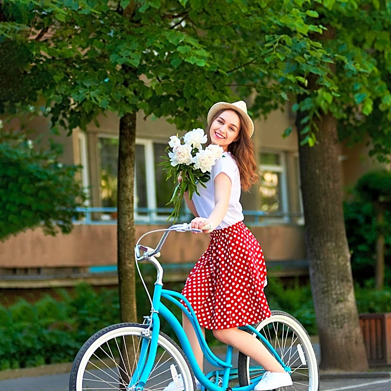 Kelly Mack Organizes Social Bike Rides and Participates in Evanston Folk Festival