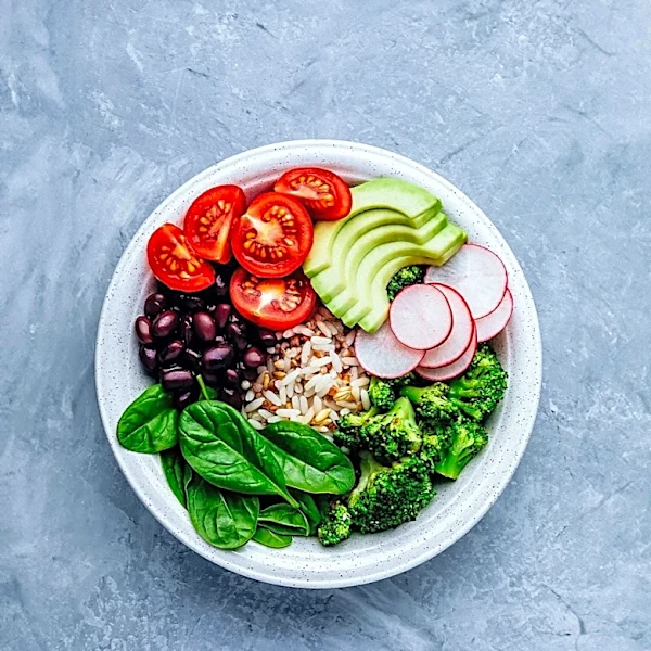 Clean Eating Emphasizes Wholesome Foods but Can Lead to Food Guilt, Experts Warn